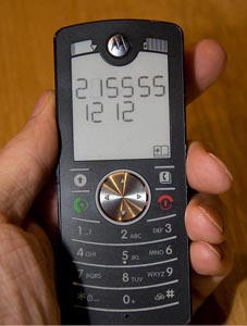 采用电子纸显示的超薄型手机(Source:www.mobileburn.com)