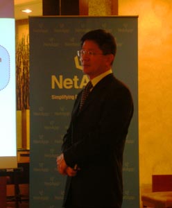NetApp创办人暨CSO刘冠新正在解说2007年NetApp发展策略(Source:HDC)