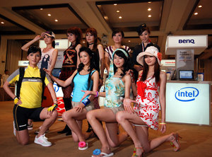 Intel发表最新一代Centrino处理器技术,众家NB大厂也祭出美女牌相挺 BigPic:662x490
