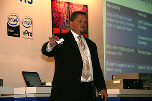 Intel 伺服器平台事業群行銷總經理Boyd Davis正在說明Intel vPro 2007的技術特色。(Source:HDC) BigPic:399x266