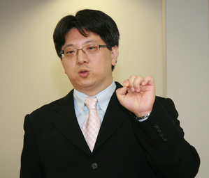 TI亞太區半導體市場開發高效能類比產品協理陳炳文正在說明TI的超音波類比晶片技術。(Source:HDC) BigPic:600x513