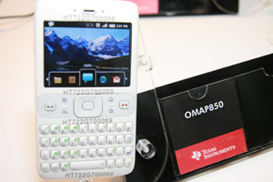 图为TI所推出的Android平台手机样品。(Source:HDC)