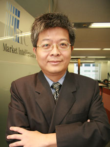MIC詹文男所長指出,台灣電子產業廠商可從產品力出發,按照自己發展歷程的特殊性與條件,打造新藍海、新平台或新艦隊的策略佈局。