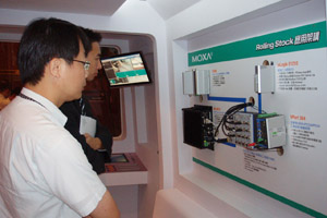 MOXA于会场中耗资打造实体车厢展示其智能型运输系统