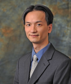 林伟山说,移动电话外型小巧,麦克风及扬声器往往非常靠近射频天线,对于音频系统工程师来说,这是极大挑战。