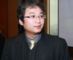 綠陽光電副總經理邱俊瑋表示,目前大尺寸CIGS太陽能模組的轉換效能已達10%以上,單片功率也可達到80W以上。