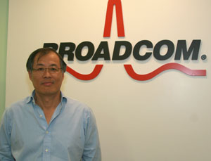 博通無線連線事業群GPS事業部資深業務發展經理王堂興表示,博通已推出可支援GPS和GLONASS衛星定位的單晶片方案,預計在6個月左右量產。