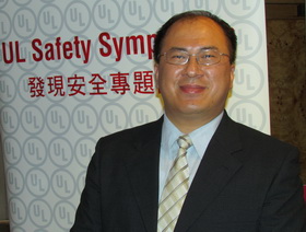 陈立闵说,无线充电终究是个商机无线的未来产业,解决安全疑虑之后,不久的未来应该可以看到无线充电桌,甚至无线充电屋的愿景出现。