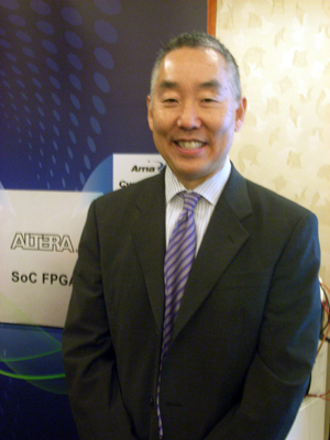 Altera公司產品和企業行銷副總裁Vince Hu表示,架構在28nm製程技術的Soc FPGA,呈現了嵌入式系統在效能與容量增加上,令人興奮的嶄新發展方向。