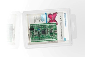 ST正式向全球授權經銷商提供STM32F4 Discovery Kit微控制器設計工具,包括一塊STM32F407VGT6微控制器的應用評估板。