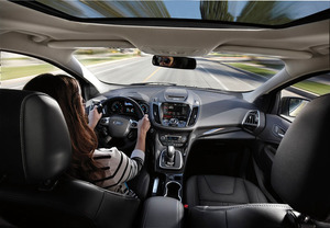 福特展出的The All-New Kuga搭载MyFord Touch功能的SYNC系统,驾驶者可透过语音指令或触控屏幕轻松操控车内的各项系统设定等功能。