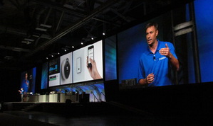 NIWeek 2013于美国德州奥斯汀正式展开,以LabVIEW为核心延伸出各种不同应用。图为资深营销副总裁Eric Starkloff于Keynote演说介绍不同应用。(摄影 王岫晨)