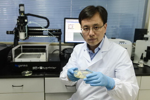 中国研发出首款生物3D打印机-Regenovo(图/english.peopledaily.com.cn)