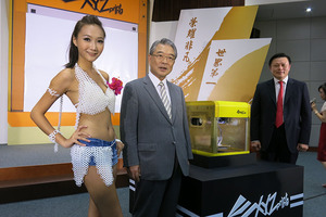 showgirl身上的比基尼就是由3D印表機所印製出。 (攝影:丁于珊)