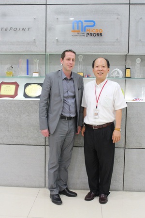 Micropross行銷總監Jerome Vanhouche (左)與筑波科技營運長許棟材(右)
筑波科技是跨足兩岸、在台灣與中國大陸經營精密量測儀器測試整合之專業供應商,筑波提供給客戶諸多功能相同,成本卻更節省的解決方案!
