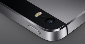 蓝宝石玻璃目前已用来保护iPhone 5S的相机镜头和home键。