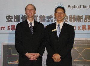 安捷倫示波器協定部門副總裁暨總經理Jay Alexander(左)說,安捷倫的確為示波器的性價比與量測準確度,立下了新標竿。