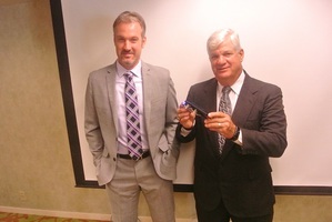 左為QuickLogic全球銷售暨市場副總裁Brian C. Faith;右為QuickLogic總裁暨CEO Andrew J. Pease(攝影:姚嘉洋)