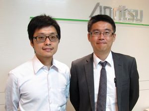 安立知專案副理江政頡(右)指出,ShockLine系列就是為了重新定義VNA市場,所推出的系列產品。左為應用工程師陳榮晉。