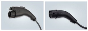 浩亭在IAA(國際汽車展)上展示1型AC插頭(左)和2型AC插頭(右)