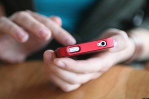 此技術平台使智慧型手機和穿戴式裝置能夠透過Bluetooth Smart技術驗證安全物聯網裝置、家庭自動化應用以及安全數據儲存裝置。