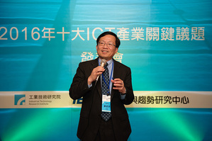 工研院IEK 主任苏孟宗在今天提出 2016 十大ICT产业关键议题,指出2016年ICT产业的主轴将是「Big Mesh! 多元载具,群雄崛起」。
