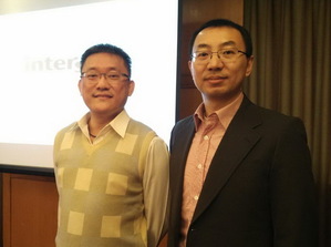 Intersil台湾分公司总经理万国维(左)指出,行动运算产品的客户越来越仰赖Intersil电池充电与电源管理方案
