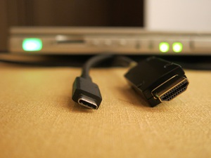 HDMI終於加入USB Type-C替代模式的行列,但與以往不同的是,傳輸線將於來源端使用USB Type-C連接器,於顯示端則使用任一HDMI連接器。