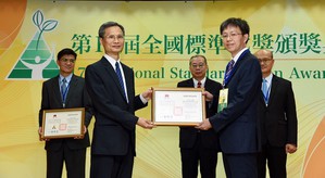 標準檢驗局劉明忠局長(圖左) 、上銀科技吳俊良協理(圖右)