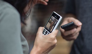 Nokia品牌新款手機,螢幕僅2.4吋,搭載了熟悉的用戶介面,並且擁有實體鍵盤,讓此款手機更易於使用。(Source:Nokia官網)