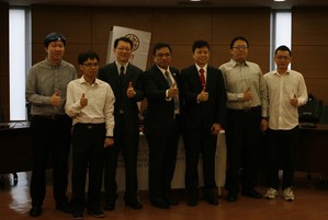 由台大光电所暨电机系与交大光电系多位教授联手开发,专为数据中心传输光源使用的VCSEL元件,相关产业产值上看十亿美金。