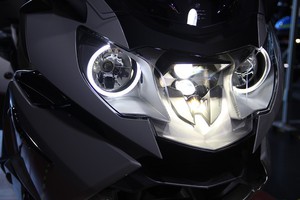 工研院的車輛燈光與標誌檢測實驗室,在車輛取牌前進行高品質燈光安全檢測服務,為汽車及重型機車的燈光照明安全提供嚴格把關。