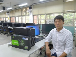 三重商工以丽台NVIDIA Quadro专业绘图卡升级电脑制图教室,图为三重商工制图科林家和老师