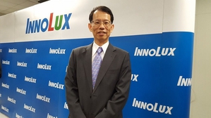 群创董事长王志超指出,新群创模式━「面板稳扎根、系统重切入、整合再出发」正式启动,透过庞大出海囗,群创推动「made by Innolux」整机出货,预计2019年营收倍增,效益扩大。