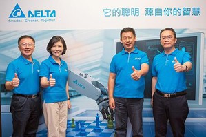 (左至右)台達發言人周志宏、品牌長郭珊珊、執行長鄭平與機電事業群總經理劉佳容在記者會中合影。
