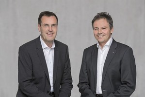 歐司朗照明公司特種照明業務單元首席執行官 Hans-Joachim Schwabe(右),和大陸集團車身與安全業務單元負責人 Andreas Wolf(左)