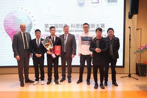 特等獎獲獎團隊與科思創、瑞好及同濟大學代表合影