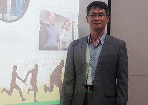 成大教授蔡佳良表示,本研究同時結合行為、腦波與血液生化指標三種方法,交互驗證運動對老人認知功能退化的真正機制,突破醫藥治療上的瓶頸...(攝影/陳復霞)