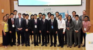 「NCTS Health Hackathon 2018 健康照護黑客松」競賽以智慧醫療照護醫院為核心概念,期望跨域整合知識與技術,形塑新型態的醫療結構,圖為與會貴賓及評審合影。 (攝影/ 陳復霞)