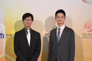 資策會科法所舉辦「TPIPAS專業人員交流研討會」,圖為資策會科法所蘇柏毓組長與資深專業人員黃天偉律師於會後合影。