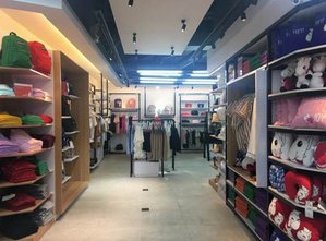 刷臉進店、智能購物、無感知支付……在印尼雅加達PIK Avenue購物中心,由京東無人科技帶來的全新購物方式正吸引越來越多的消費者嘗試體驗。