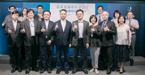 资策会与中央社签署合作备忘录,图为贵宾会後合影。