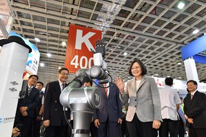 工研院联手上银、盟立等14大厂商,展出5+2产业创新政策之智慧机械成果