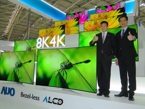 友達推出全系列8K4K顯示器。左為友達光電董事長暨執行長彭(又又)浪,右為總經理暨營運長蔡國新。(攝影/王岫晨)
