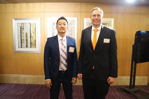 HDMI協會執行長Rob Tobias(右)與技術長Jeff Park(左)。(施莉芸/攝)