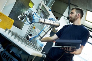 透過將感測器、智慧控制技術與軟體集成於機器人上,將能夠確保人和機器人間能夠無須圍欄安全合作。