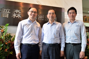普森精密主軸董事長彭森榮(中)、董事長特助彭秉傑(左)、業務課長忻育葳(右)