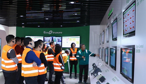 施耐德電機藉由工廠轉型的機會,提供工廠員工訓練、提升技能與發展新技能的機會,協助他們承擔更具價值的工作。(施耐德電機提供)