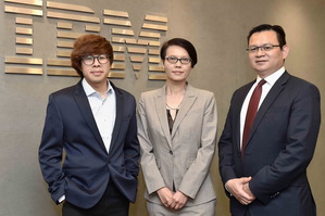 IBM介绍在认知制造的场景应用以及资讯安全的实践和解决方案。右为台湾IBM全球企业咨询服务事业群??总经理陈世祥,