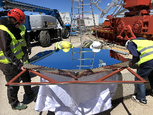 LST-1架設階段: 六角形反射鏡,由圖可見安裝CMOS相機的切角。攝者:T.Inada (ICRR, 東京大學)